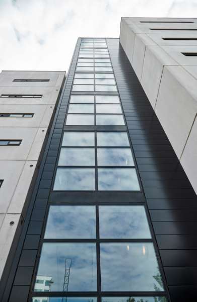 Betonkarréer ”limet” sammen med aluminiumsprofiler, Svanelundsbakken 16-22, 9800 Hjørring